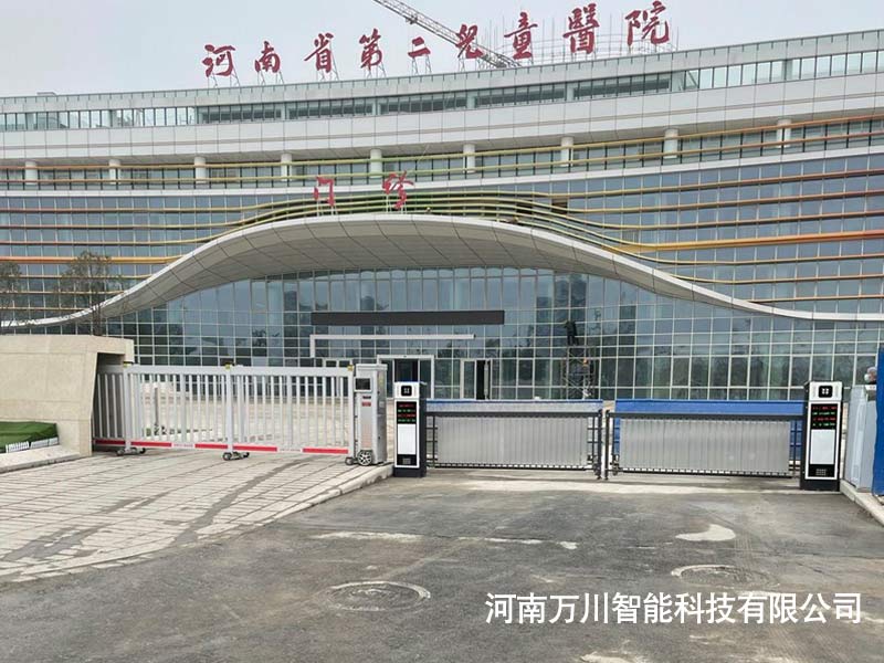 兒童醫院廣告道閘一體機